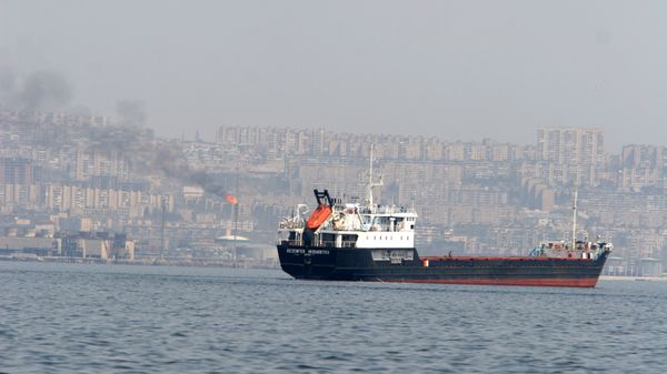 Танкер перед выходом в море. - Sputnik Армения