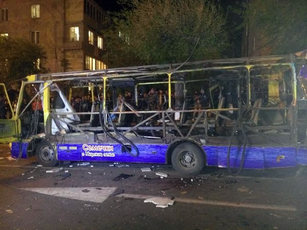 Взрыв автобуса в Ереване Взрыв автобуса в Ереване - Sputnik Армения