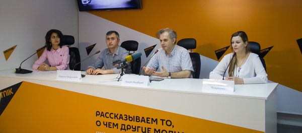 Марат Яврумян, Рубен Пашинян, Елена Шуваева-Петросян Марат Яврумян, Рубен Пашинян, Елена Шуваева-Петросян - Sputnik Армения