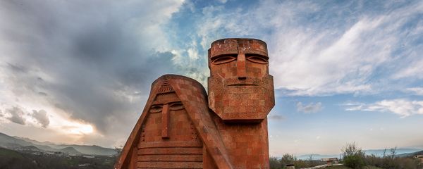 Памятник Мы-наши горы. Степанакерт. НКР - Sputnik Армения