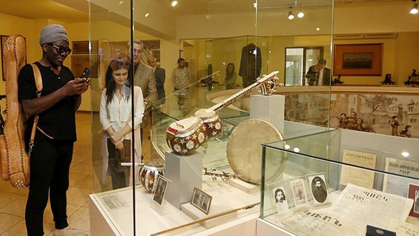 Ричард Бона в Музее Еревана - Sputnik Армения