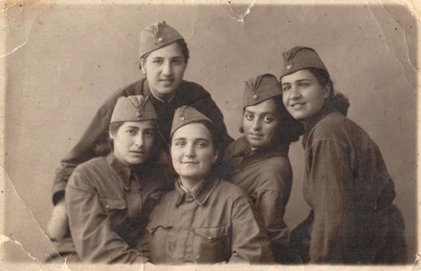 А он стрелял и улыбался: Розалия Абгарян знает, за что не ругали на той войне - Sputnik Армения