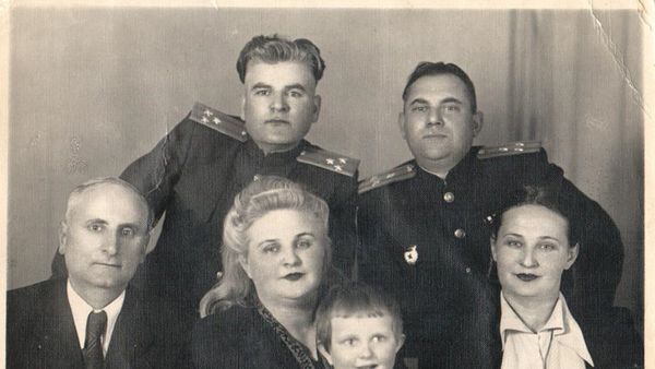 Николай Туманян - верхний слева - Sputnik Армения