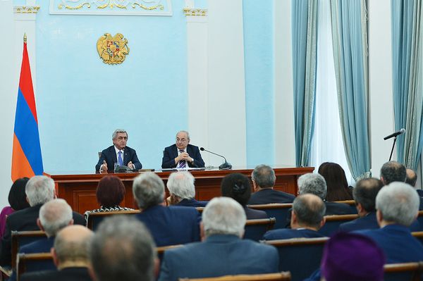 Նախագահ Սերժ Սարգսյանը հանդիպում է ունեցել Հանրային խորհրդի անդամների հետ - Sputnik Արմենիա