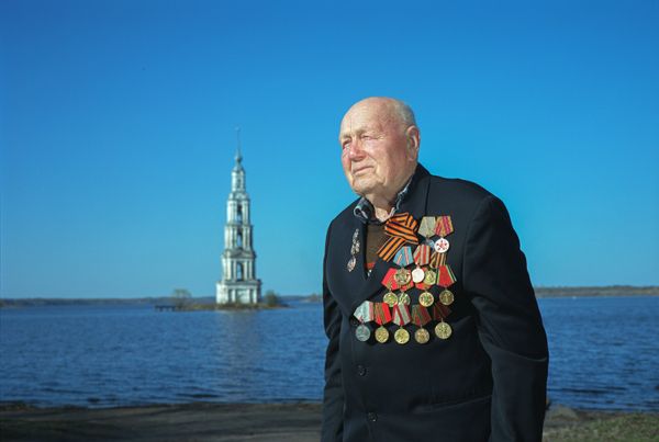 Александр Иванович Тупицын. Родился 6 апреля 1924 в деревне Бачманово Калязинского района Тверской области. В августе 1942 призван в запасной миномётный полк. С августа 1943 был миномётчиком на Северо-Западном фронте, участвовал в боях под Старой Руссой. После демобилизации в 1955 году живет в Калязине Тверской области. - Sputnik Армения