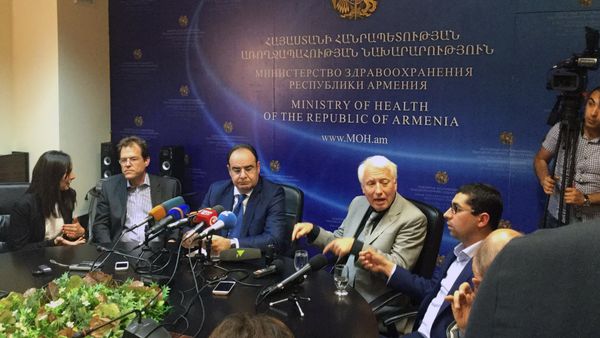 Пресс-конференция хирурга Мартина Шварца и ортопеда Кристиана Яшке - Sputnik Արմենիա