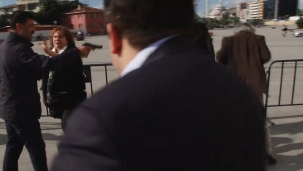 СПУТНИК_Неизвестный выстрелил в главного редактора Cumhuriyet у здания суда в Стамбуле - Sputnik Армения
