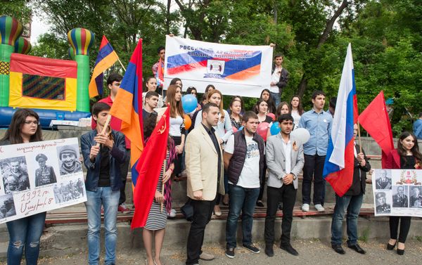 Акция “Лента Победы: Я помню! Я горжусь!” в Ереване Акция “Лента Победы: Я помню! Я горжусь!” в Ереване - Sputnik Армения