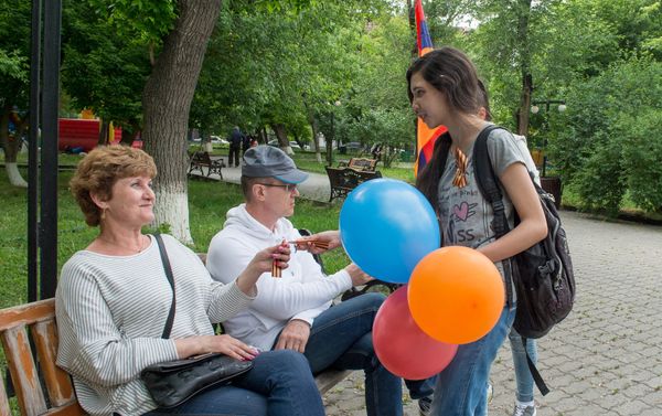 Акция “Лента Победы: Я помню! Я горжусь!” в Ереване Акция “Лента Победы: Я помню! Я горжусь!” в Ереване - Sputnik Армения
