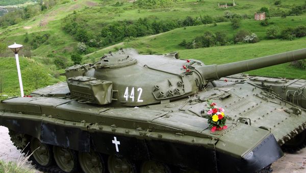 Танк  Տ-72 - памятник, ознаменующий победу в Шуши. Нагорный Карабах - Sputnik Армения