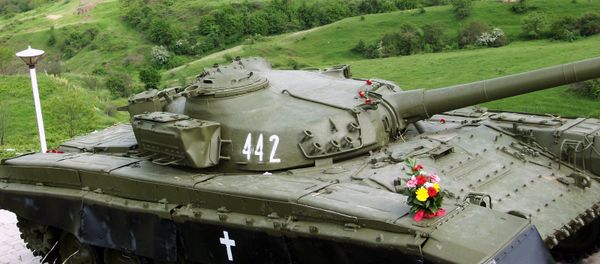 Танк  Տ-72 - памятник, ознаменующий победу в Шуши. Нагорный Карабах - Sputnik Արմենիա