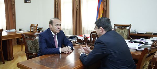 Премьер-министр Армении Овик Абраамян встретился с премьер-министром НКР Араиком Арутюняном Премьер-министр Армении Овик Абраамян встретился с премьер-министром НКР Араиком Арутюняном - Sputnik Армения