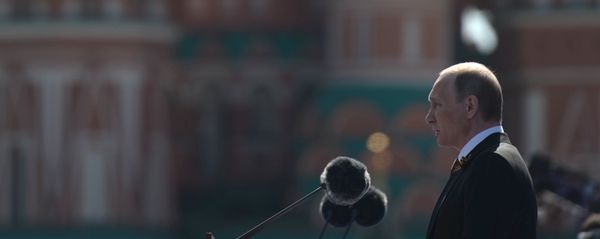Президент РФ В.Путин и премьер-министр РФ Д.Медведеев на военном параде в честь 71-й годовщины Победы в ВОВ - Sputnik Армения