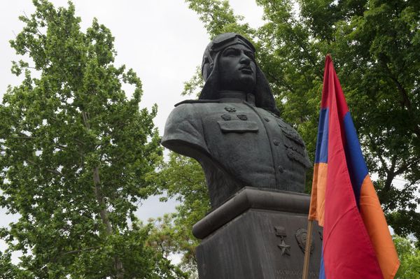 Памятник Нельсону Степаняну в Ереване Памятник Нельсону Степаняну в Ереване - Sputnik Армения