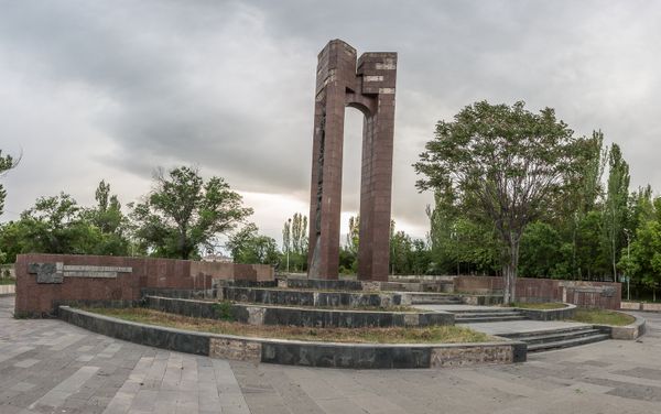 Памятник, посвященный 40-летней годовщине Второй Мировой Войны Памятник, посвященный 40-летней годовщине Второй Мировой Войны - Sputnik Армения