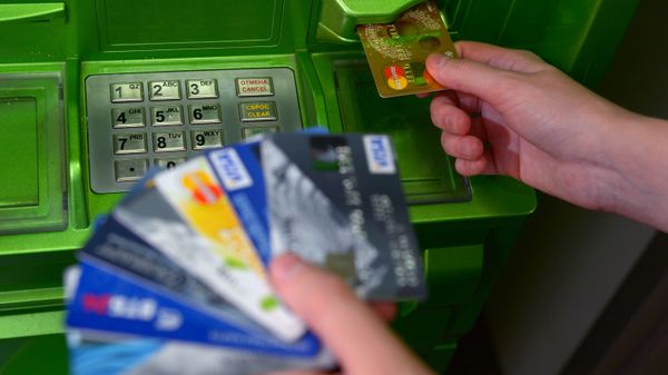 Банковские карты международных платежных систем VISA и MasterCard - Sputnik Армения