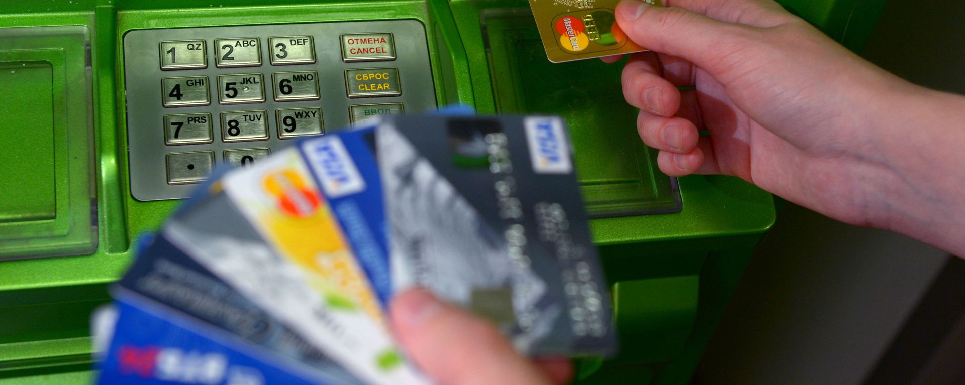 Банковские карты международных платежных систем VISA и MasterCard - Sputnik Армения, 1920, 30.03.2023