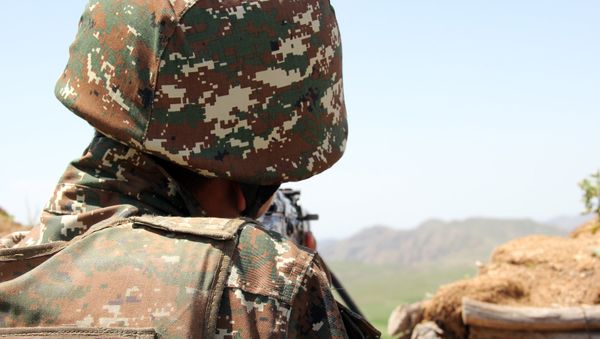 Военнослужащий армянской армии на боевой позиции - Sputnik Արմենիա