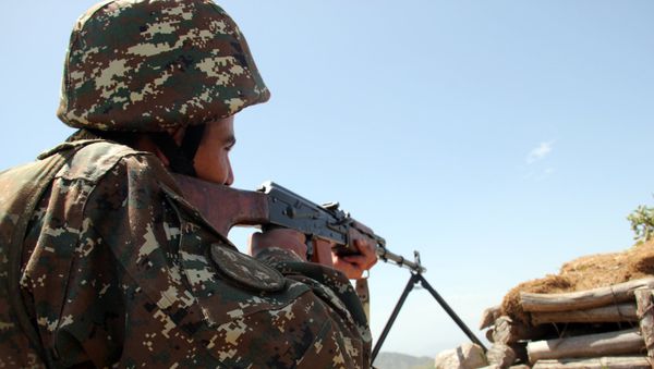 Военнослужащий армянской армии на боевой позиции - Sputnik Армения