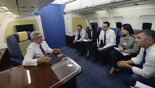Интервью Президента Армении Сержа Саргсяна армянским журналистам по итогам встречи с президентом Азербайджана Ильхамом Алиевом Интервью Президента Армении Сержа Саргсяна армянским журналистам по итогам встречи с президентом Азербайджана Ильхамом Алиевом - Sputnik Армения