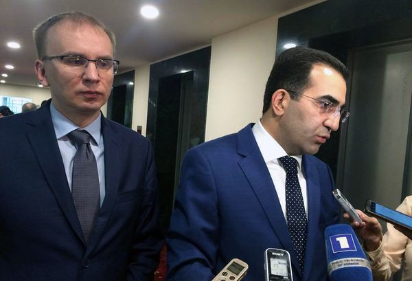 Заместитель министра развития Польши Радослав Домагальски-Ламбедзки и заместитель министра экономики Армении Гарегин Мелконян - Sputnik Արմենիա