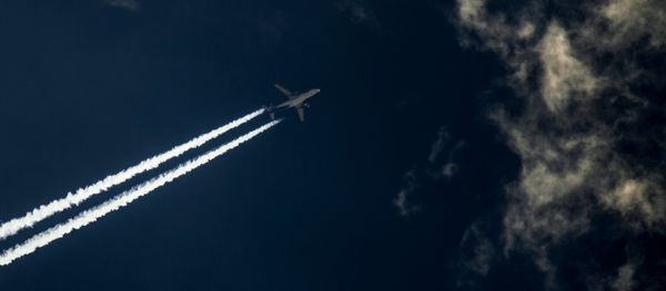 Авиалайнер Airbus A320 во время полета. - Sputnik Армения
