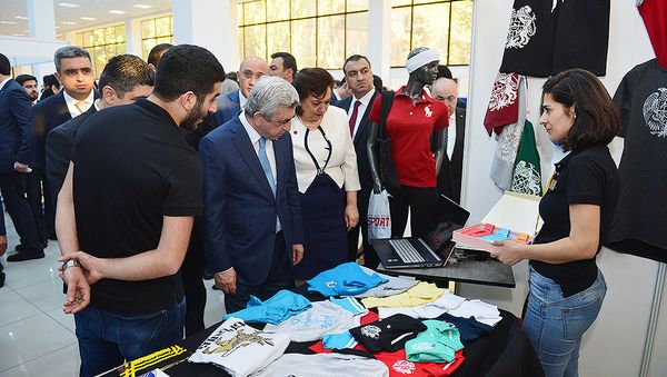 Президент Армении Серж Саргсян побывал на выставке Новые перспективы для сирийских армян - Sputnik Армения