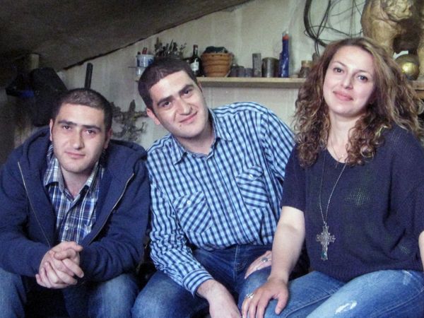Мамикон и Ашот Микаеляны и Ани Рашоян Мамикон и Ашот Микаеляны и Ани Рашоян - Sputnik Армения