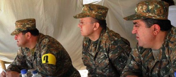 Министр обороны Сейран Оганян следит за ходом учений Министр обороны Сейран Оганян следит за ходом учений - Sputnik Армения