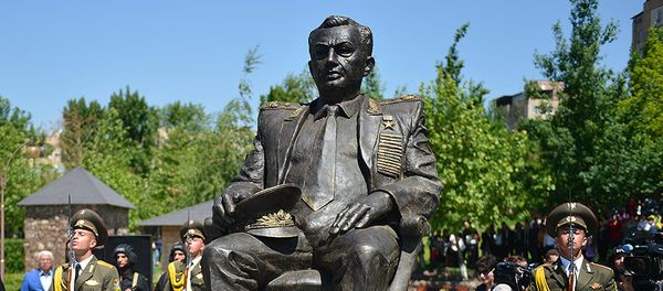 Открытие памятника главному маршалу бронетанковых войск Амазаспу Хачатуровичу Бабаджаняну в Ереване Открытие памятника главному маршалу бронетанковых войск Амазаспу Хачатуровичу Бабаджаняну в Ереване - Sputnik Армения