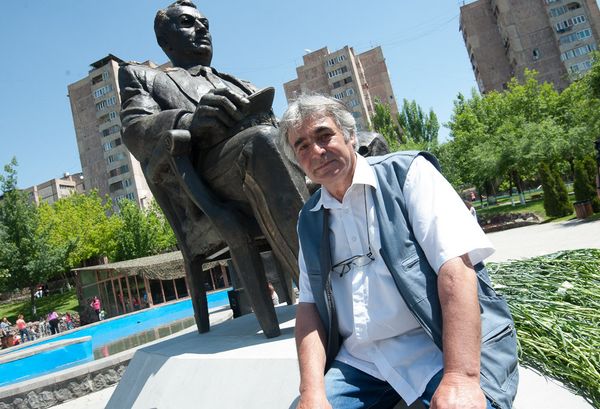 Скульптор  памятника главному маршалу бронетанковых войск Амазаспу Хачатуровичу Бабаджаняну в Ереване Гамлет Матинян - Sputnik Армения