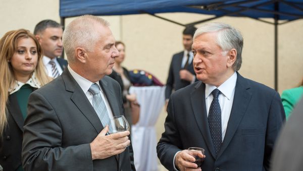Министр иностранных дел Армении Эдвард Налбандян и глава Делегации ЕС в Армении, посол Петр Свитальский - Sputnik Армения