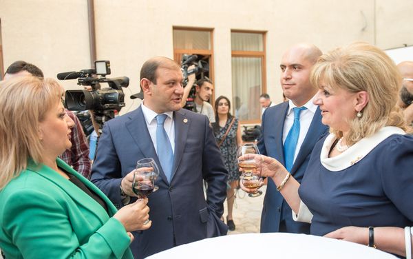 Тарон Маргарян, Армен Ашотян и депутаты НС РА от РПА на приеме посвященном 40-летию ЕНП - Sputnik Армения