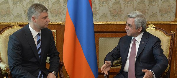 Президент Армении Серж Саргсян принял Олега Белозёрова - председателя ОАО «Российские железные дороги» Президент Армении Серж Саргсян принял Олега Белозёрова - председателя ОАО «Российские железные дороги» - Sputnik Армения