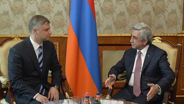 Президент Армении Серж Саргсян принял Олега Белозёрова - председателя ОАО «Российские железные дороги» Президент Армении Серж Саргсян принял Олега Белозёрова - председателя ОАО «Российские железные дороги» - Sputnik Армения