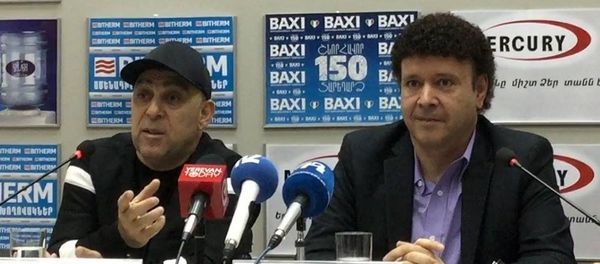 Композиторы Ара Геворкян и Даниель Декер (слева направо) - Sputnik Армения