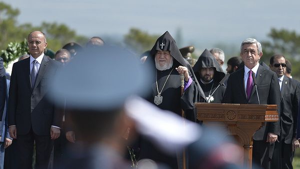 Президент Армении Серж Саргсян выступает в мемориальном комплексе Сардарапат - Sputnik Армения