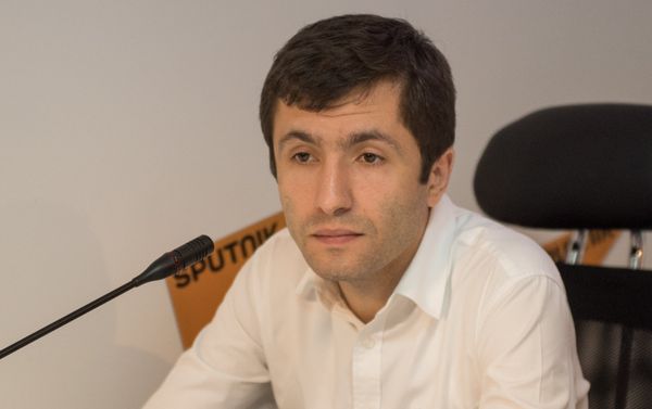Представитель квартета имени Арутюняна Николай Погосян Представитель квартета имени Арутюняна Николай Погосян - Sputnik Армения