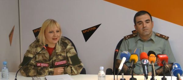 Руководитель проекта «Союз – Наследники Победы» Анна Николаевна Баканач  и руководитель военно-спортивного лицея им. Монте Мелконяна полковник Виталий Восканян - Sputnik Армения