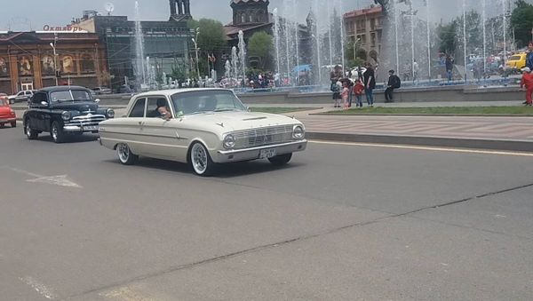 В Гюмри прошел парад ретроавтомобилей - Sputnik Արմենիա