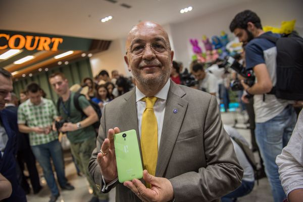 Директор TSD Ваан Шакарян во время презентации армянского смартфона Armphone (6 июня 2016). Еревaн - Sputnik Արմենիա