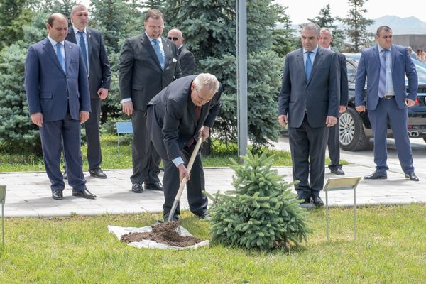 Президент Чехии Милош Земан в Ереване почтил память жертв Геноцида армян - Sputnik Армения
