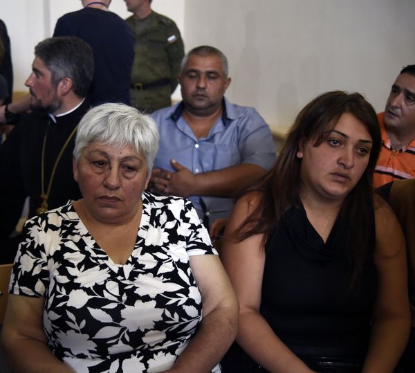 Близкие и родственники семьи Аветисян в суде над рядовым РФ Валерием Пермяковым Близкие и родственники семьи Аветисян в суде над рядовым РФ Валерием Пермяковым - Sputnik Армения