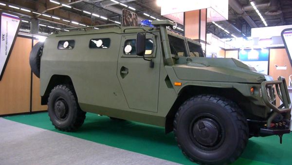 Спутнки_Бронеавтомобиль Тигр и другая военная техника на выставке в Париже - Sputnik Армения