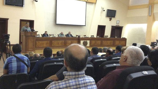 Բանակին ապրանք մատակարարող գործարարների և ՊՆ ներկայացուցիչների հանդիպո - Sputnik Արմենիա