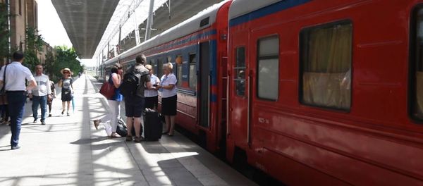 Первый в этом году фирменный поезд Армения отправился в путь по маршруту Ереван-Батуми-Ереван - Sputnik Արմենիա