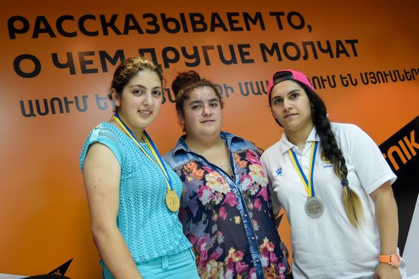 Чемпионки Европы по тяжелой атлетике Арпине Далалян, Аида Манукян и Сона Погосян - Sputnik Армения