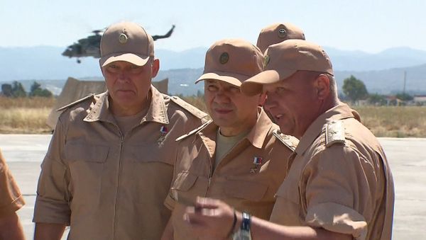 СПУТНИК_Шойгу осмотрел самолеты и столовую для военных на авиабазе Хмеймим в Сирии - Sputnik Армения
