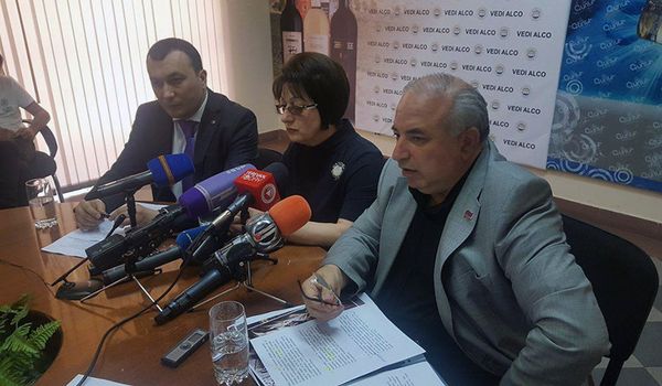 Арагац ахоян, Людмила Саргсян и Ваге Энфиаджян - Sputnik Արմենիա