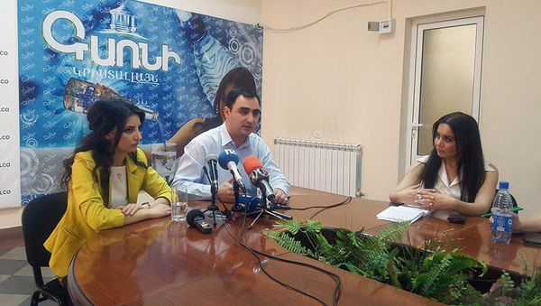 Гаяне Демирчян и Бабкен Пипоян - Sputnik Армения